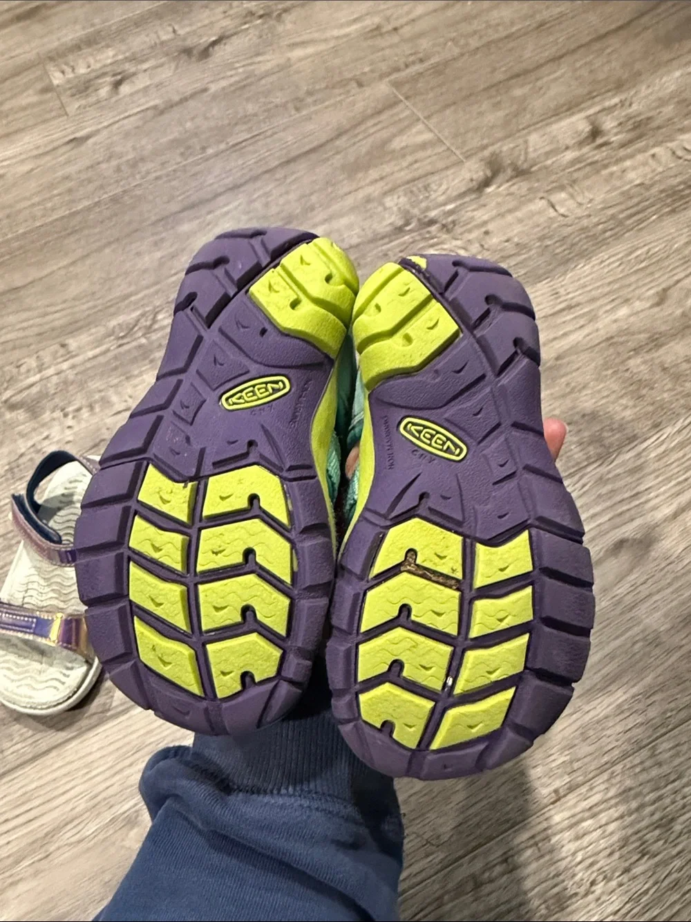 Girls Havana and Keen size 8